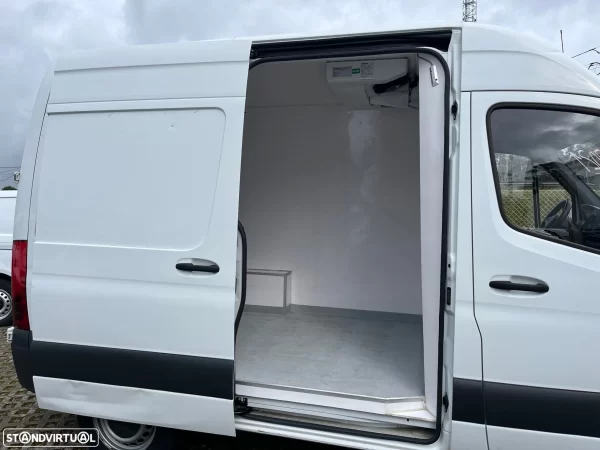 Mercedes-Benz SPRINTER 211 CDI Com FRIO TECTO ALTO (20 300€)