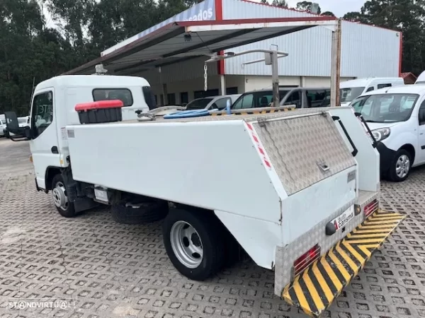 Mitsubishi CANTER ESPECIAL TRANSPORTE ÁGUA (25 500€)