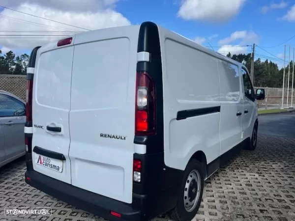 Renault TRAFIC 2.0 120cv LONGA COM FRIO (17 800€)