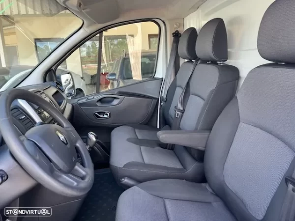 Renault TRAFIC 2.0 120cv LONGA COM FRIO (17 800€)