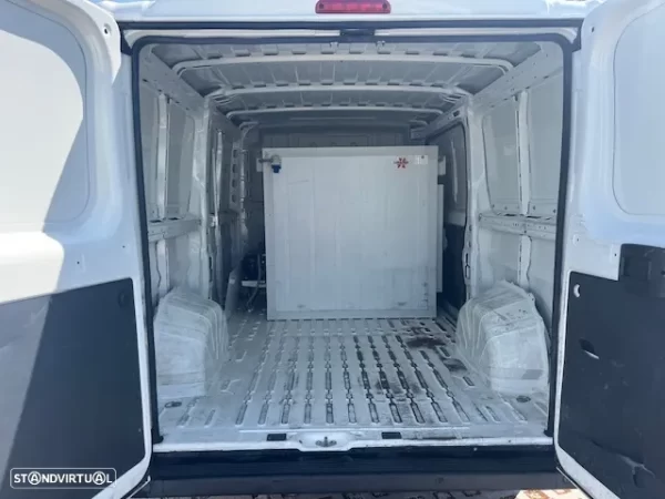 Peugeot BOXER 2.2 HDI 140cv COM FRIGORIFICO (17 400€)